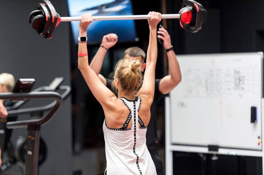 Жим штанги над головою