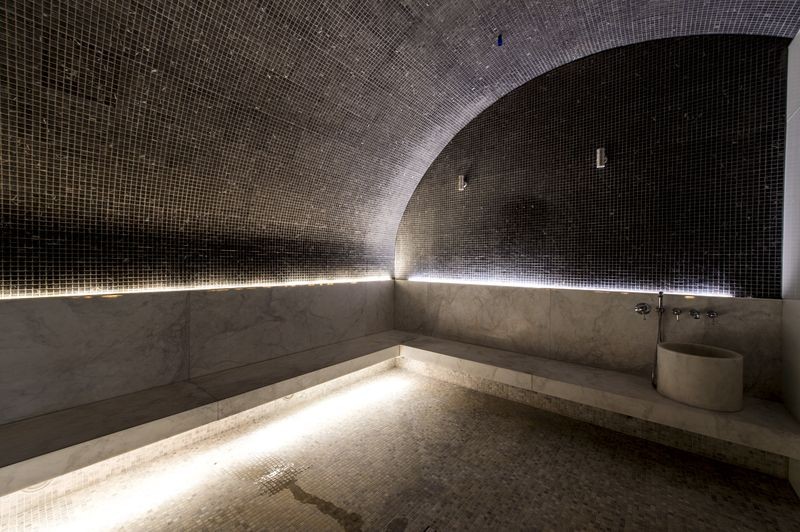 У СПА-зоні можна відвідати фінську сауну та римську парну. 169