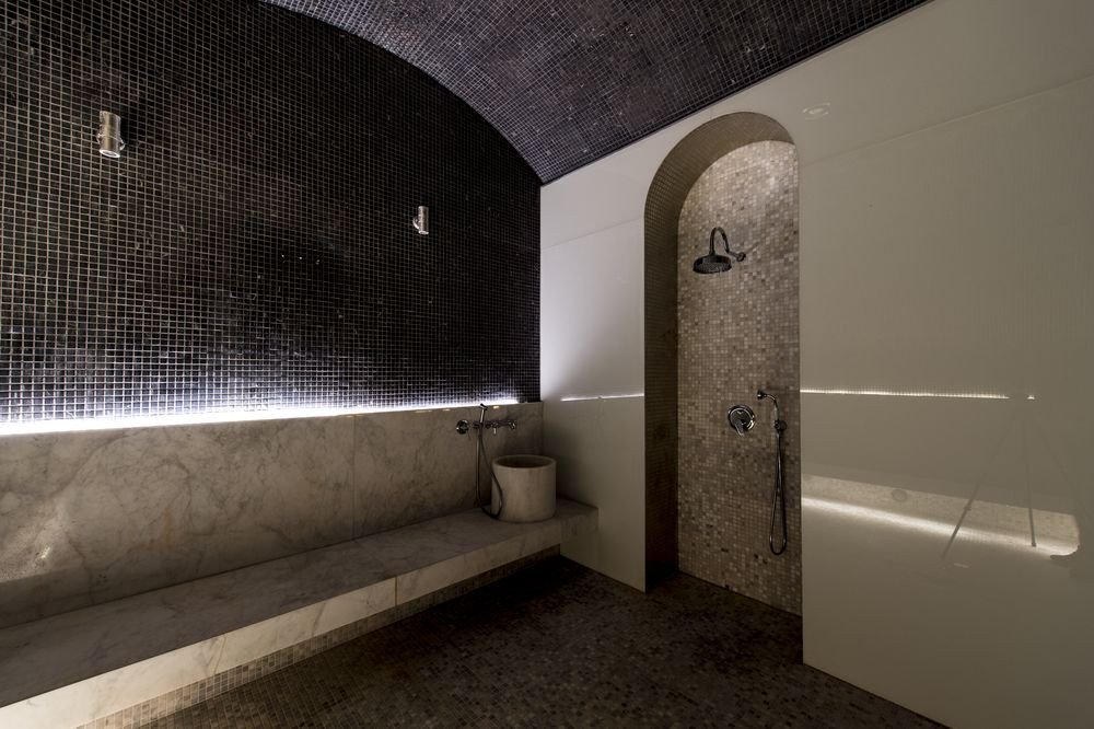 У СПА-зоні можна відвідати фінську сауну та римську парну. 201